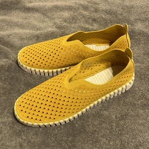 Ilse Jacobson Women’s Tulip Yellow “Hornback” Slip On Low Top Shoes. Sz EUR 37